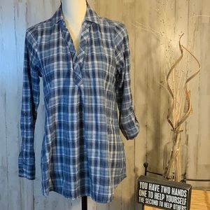 💕HP💕maternity flannel shirt w/metallic accent